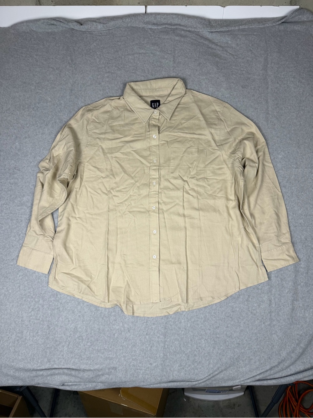 GAP Women's Long-Sleeve Button-Up Shirt in Beige